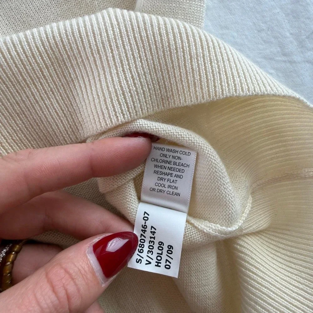 Banana Republic 100% Extra Fine Merino Wool V-Neck Cream Mens L Old Money Preppy